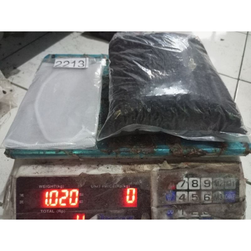 Karbon aktif 1 kg + kantong / karbon aktif / media filter / filter aquarium / filter kolam ikan / filter