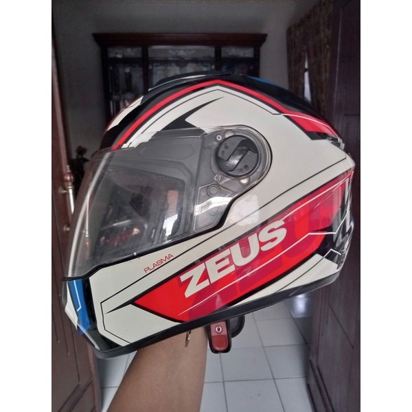 helm zeus 811 plasma size M
