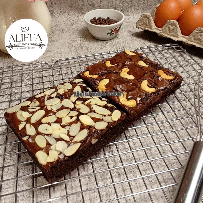 

Gluten Free Fudgy Brownies Premium 20x10.