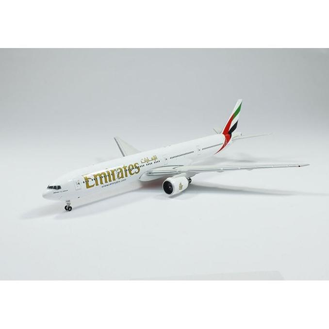 Miniatur Pesawat Emirates Airlines Boeing B777-300Er Medium Size