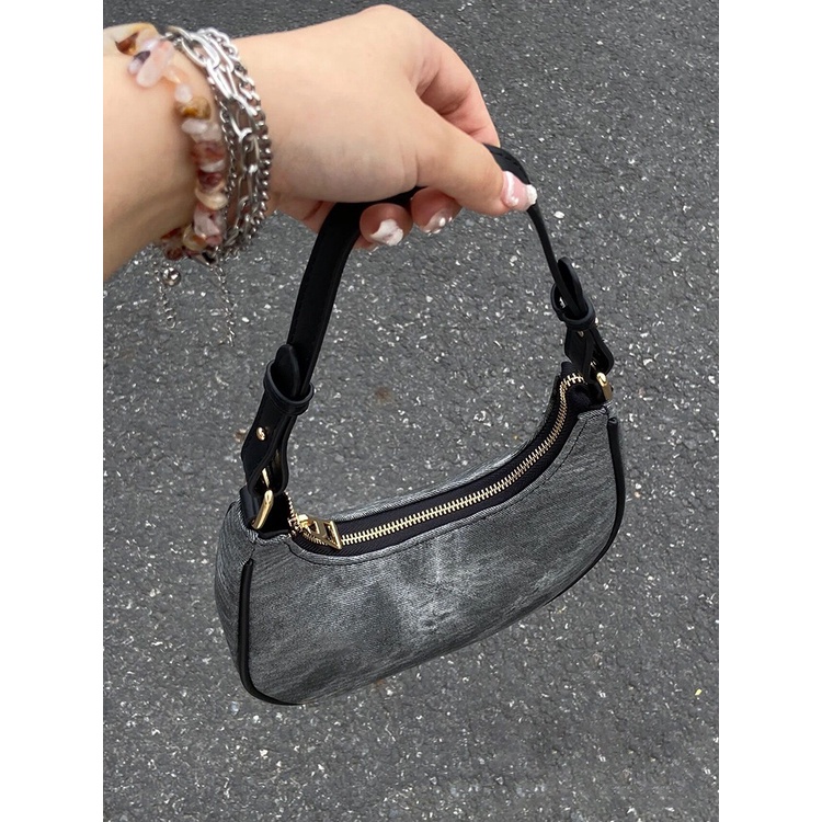 High-end niche underarm bag Messenger Jindo Moon bag wanita musim gugur dan musim panas tas bahu berbentuk bulan sabit baru yang serba cocok