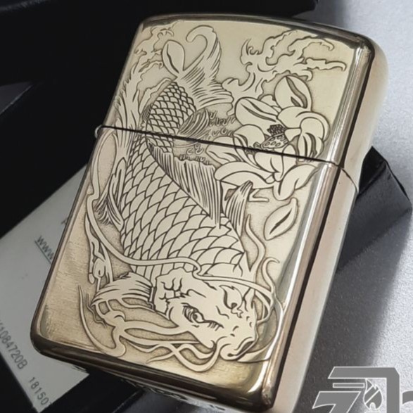 Korek Zippo Gold Fish Koi Engraved