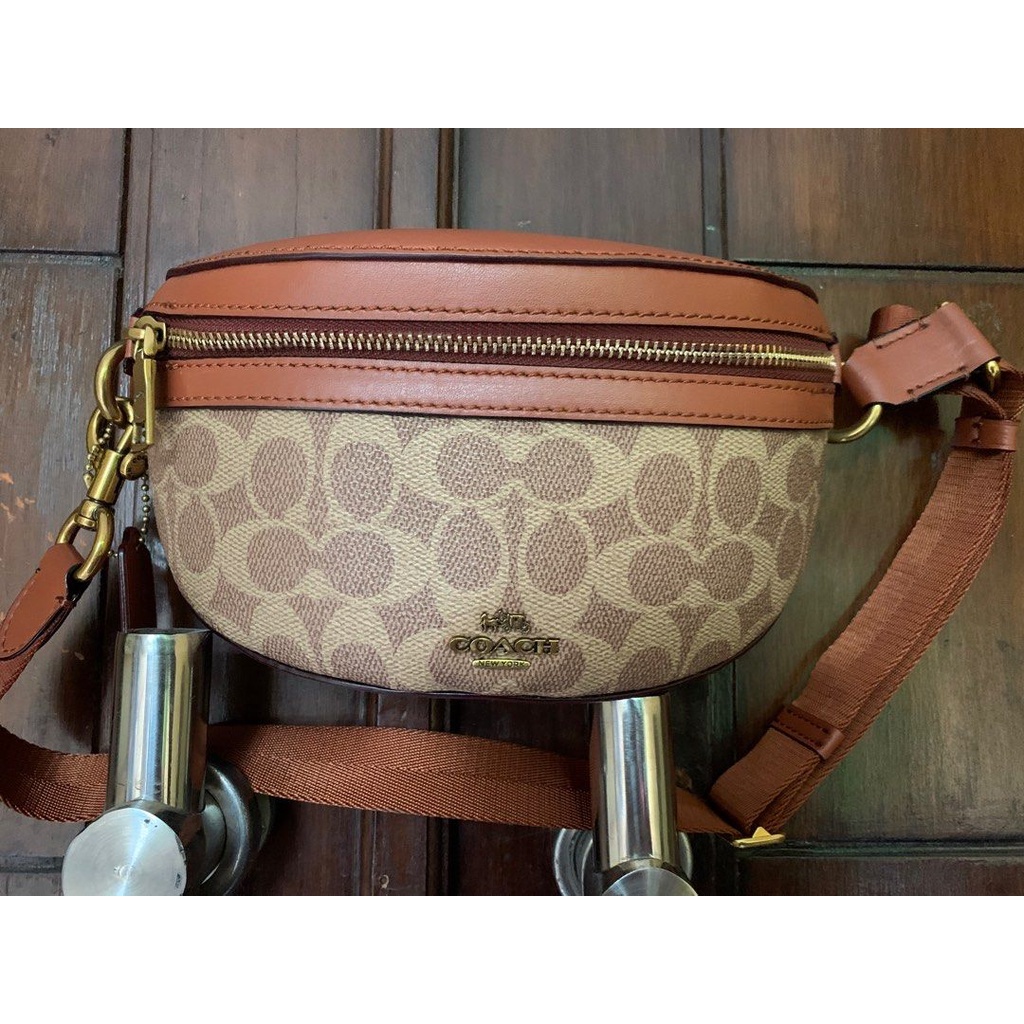 co*ch sign*ture waist bag