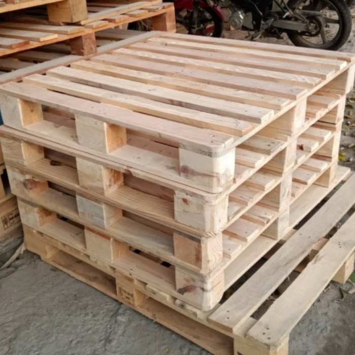 

Terlaris Palet Kayu/Kayu Palet Sudah Serut Halus Dan Vernis 100X100X14