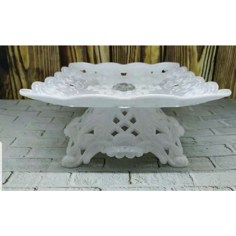 piring saji tempat kue cake stand