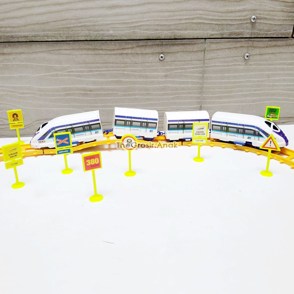 Kereta Model Baru MRT Indonesia Dengan Rel &amp; 4 Gerbong