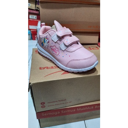 sepatu sekolah ando anak