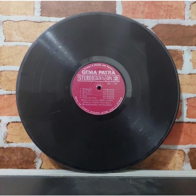 Vinyl Piringan Hitam 12 inch Arie Koesmiran-Pacaran