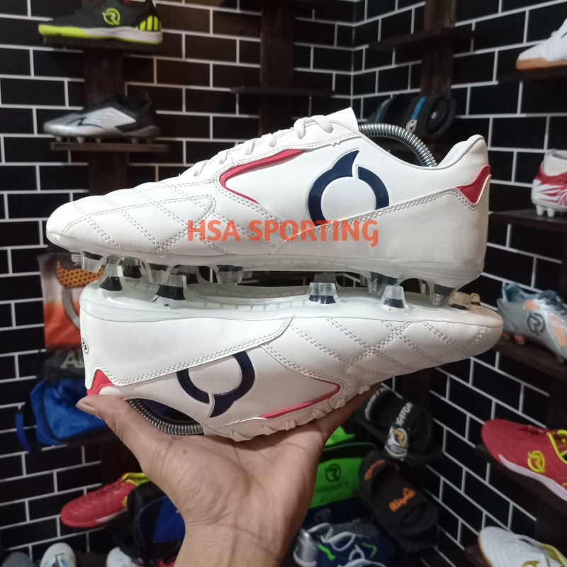 Sepatu Sepak Bola Ortus Luminare Warna Putih Free Kaos Kaki & Deker