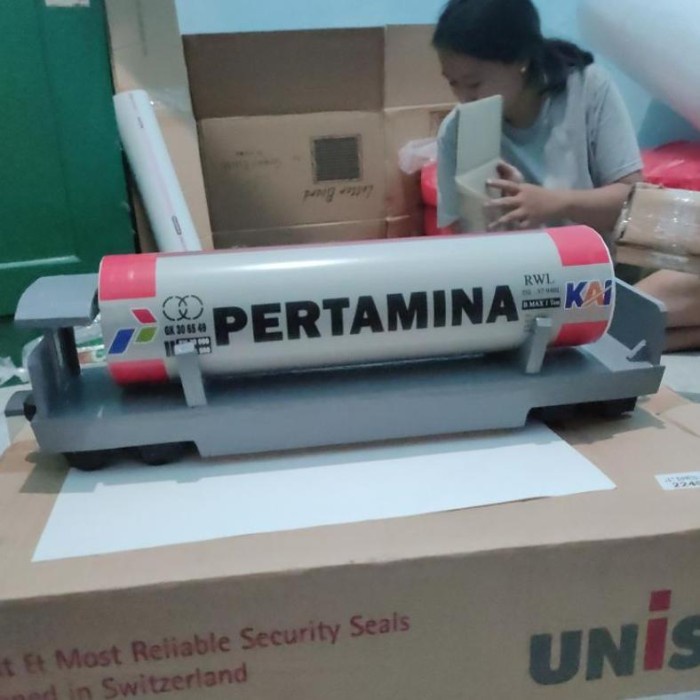 MINIATUR KERETA API GERBONG PERTAMINA - KERETA API KAYU SURABAYA TERBARU