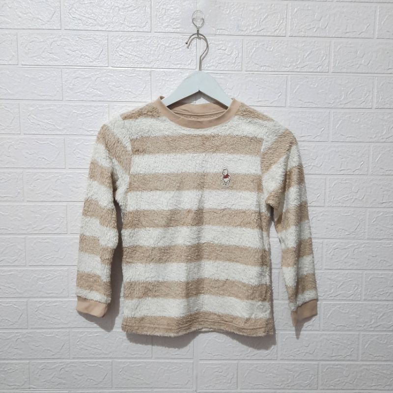 Baju Bulu Anak Uniqlo Pooh Salur Cream