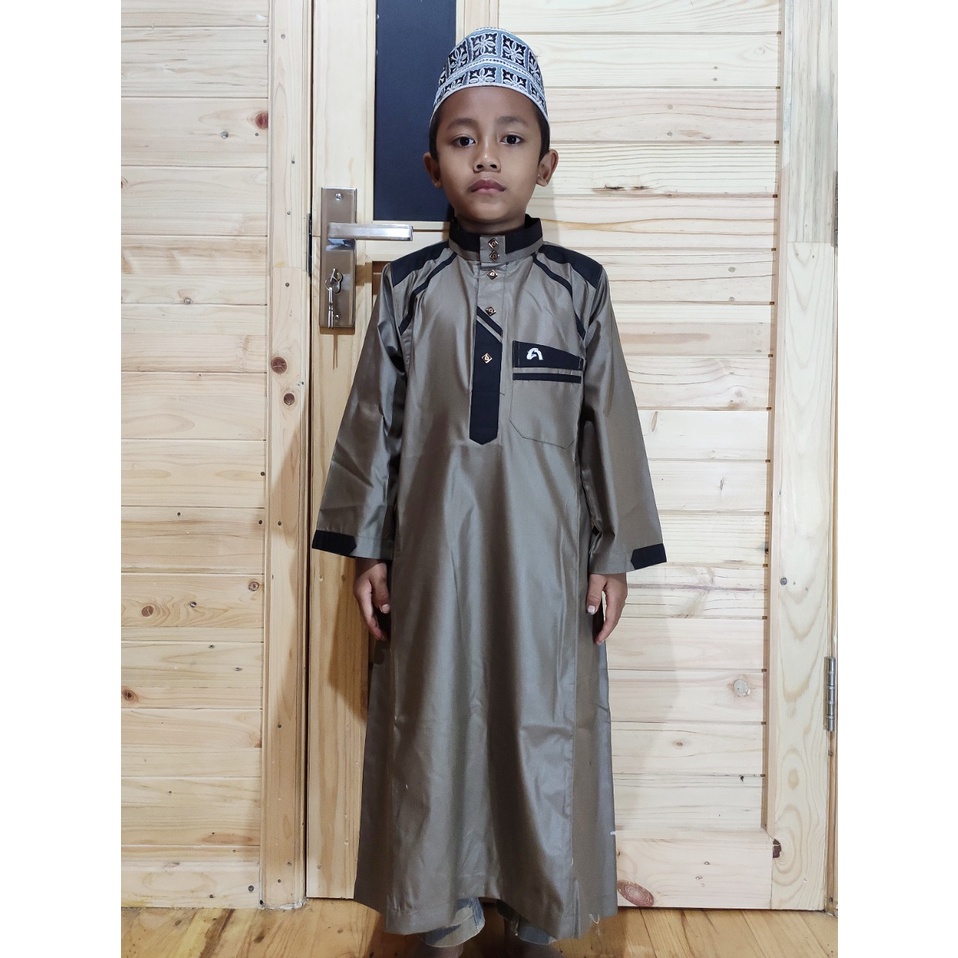Baju/pakaian muslim pria koko gamis jubah anak ALWAAN/ATTALWIN model JA018 warna KHAKI