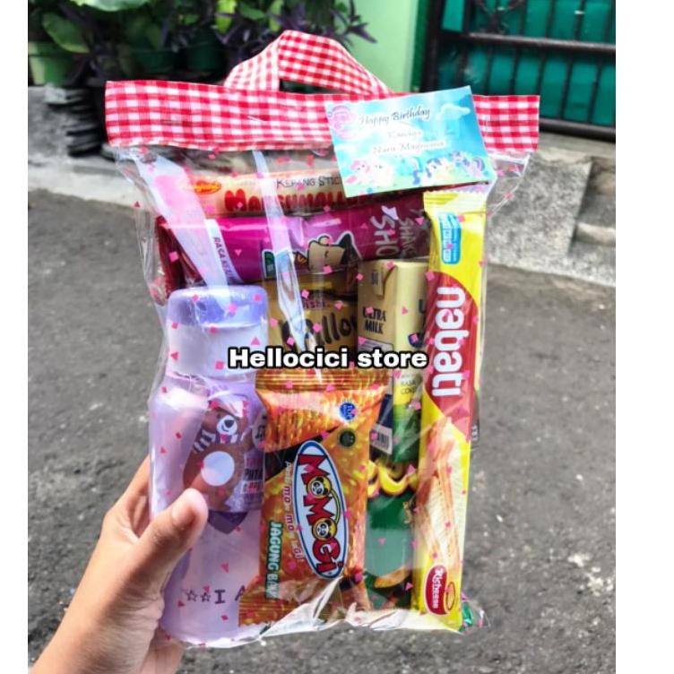 

Beli cepaat PARCEL SNACK KEMASAN CANTIK + BOTOL MINUM ULANG TAHUN