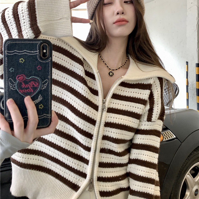 Red Gaya Korea Kerah Bergaris Lengan Panjang Sweater Wanita Musim Gugur dan Musim Dingin Desain Lembut Rasa Niche Ritsleting Rajutan Cardigan top Coat