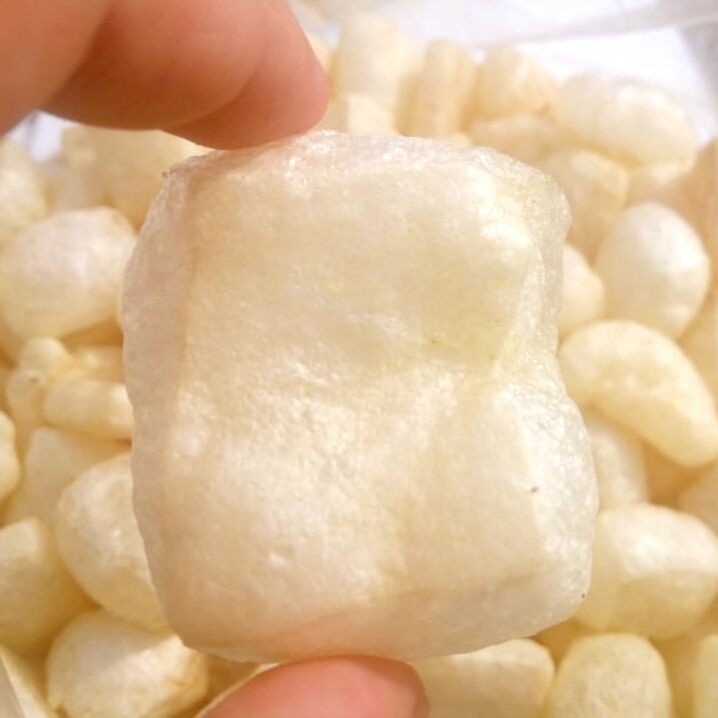 

krupuk kulit renyah / krupuk kulit gurih / krupuk kulit asli isi dalam kemasan 100 grm