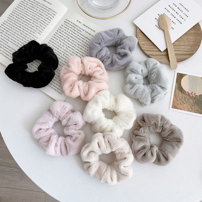 [rumahbayipdg] IKAT RAMBUT SCRUNCHIE BULU KOREA IMPORT / KUNCIRAN RAMBUT SCRUNCHIE