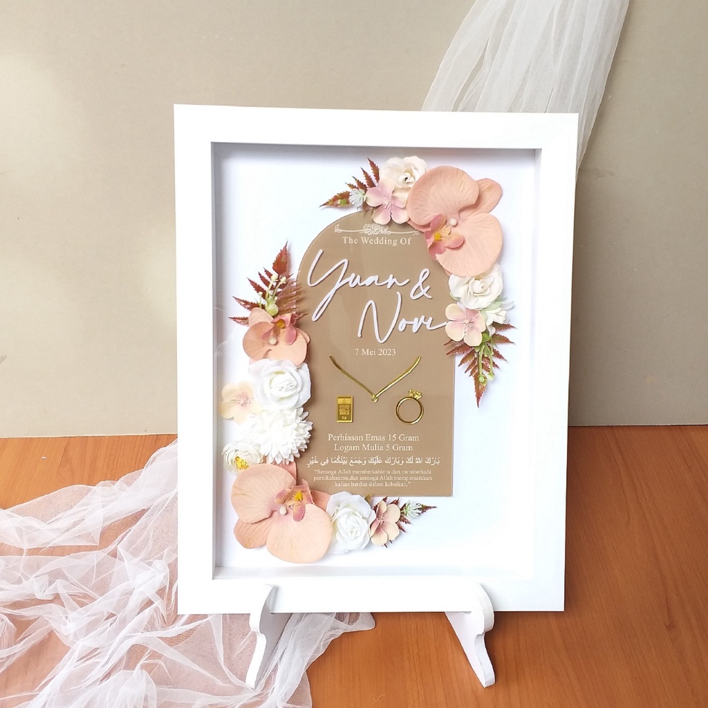 pigura mahar akrilik mas kawin frame putih klasik luxury custom nama mempelasi menggunakan grafir