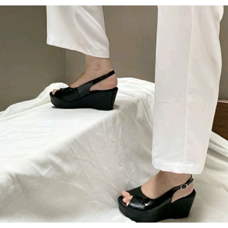 Sepatu Wedges Wanita KULIT JUMBO 40-41-42-43-44-45 Wedges Pesta Premium Megan-701Black Ukuran Besar Glamore, 44