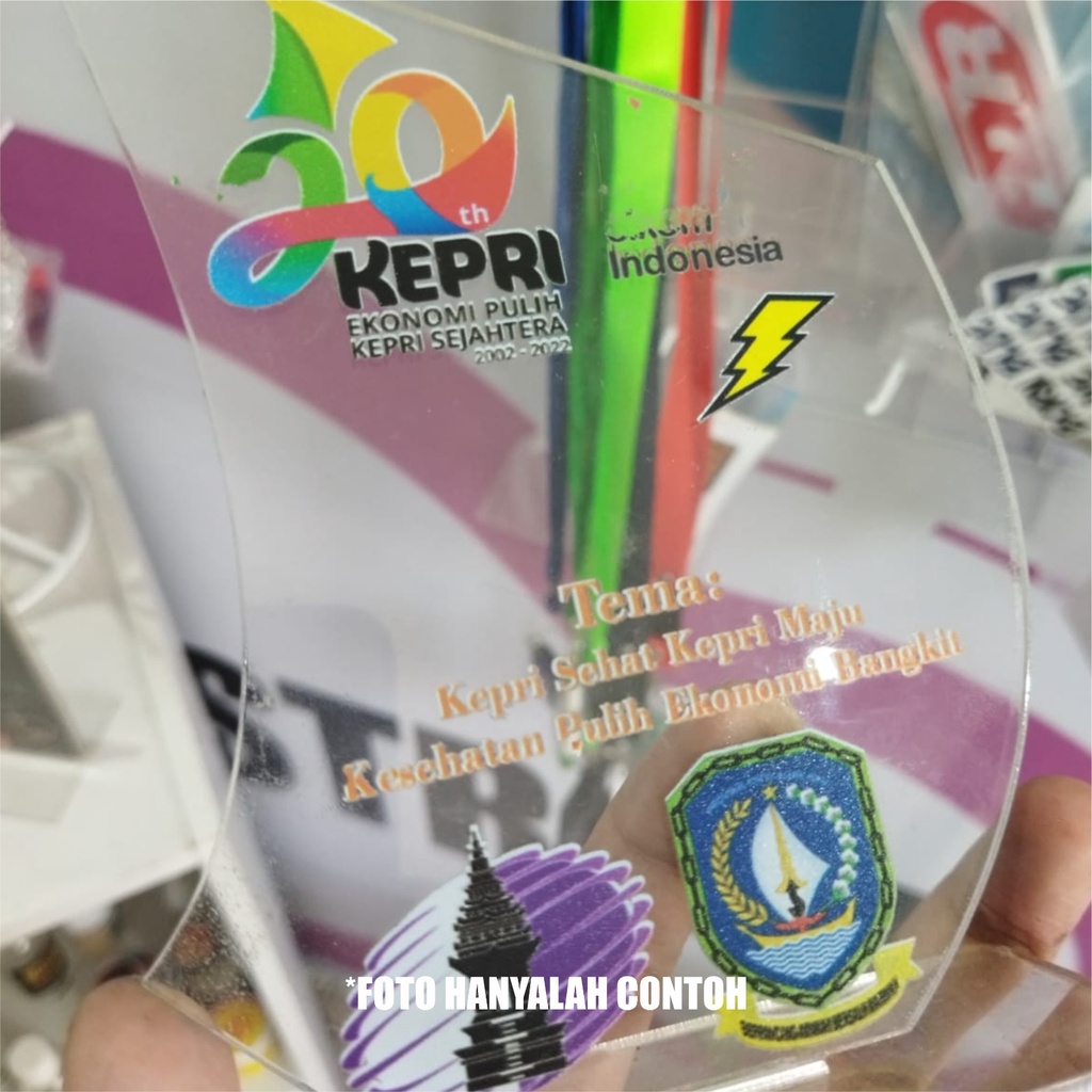 

RK STIKER DTF UV CETAK PRINT../DECAL KERING/CUTTING STIKER CUSTOM FULL COLOR BISA TIMBUL SOUVENIR