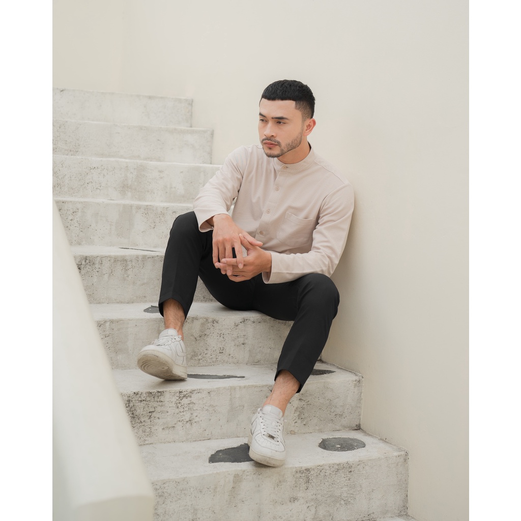 Sakai Kemeja Kerah Shanghai Lengan Panjang - Kemeja Kerah Shanghai Lengan Panjang in Light Brown - ByBlank