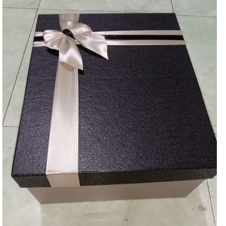 

HARGA TERMURAAH Kotak kado besar / Gift Box murah cover fancy paper ukuran 30 x 25 x 10 cm