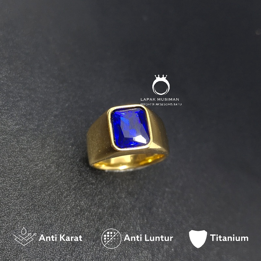 [Bayar di Tempat] Cincin Pria King Blue Saphire Titanium Anti Karat Warna Emas Gold