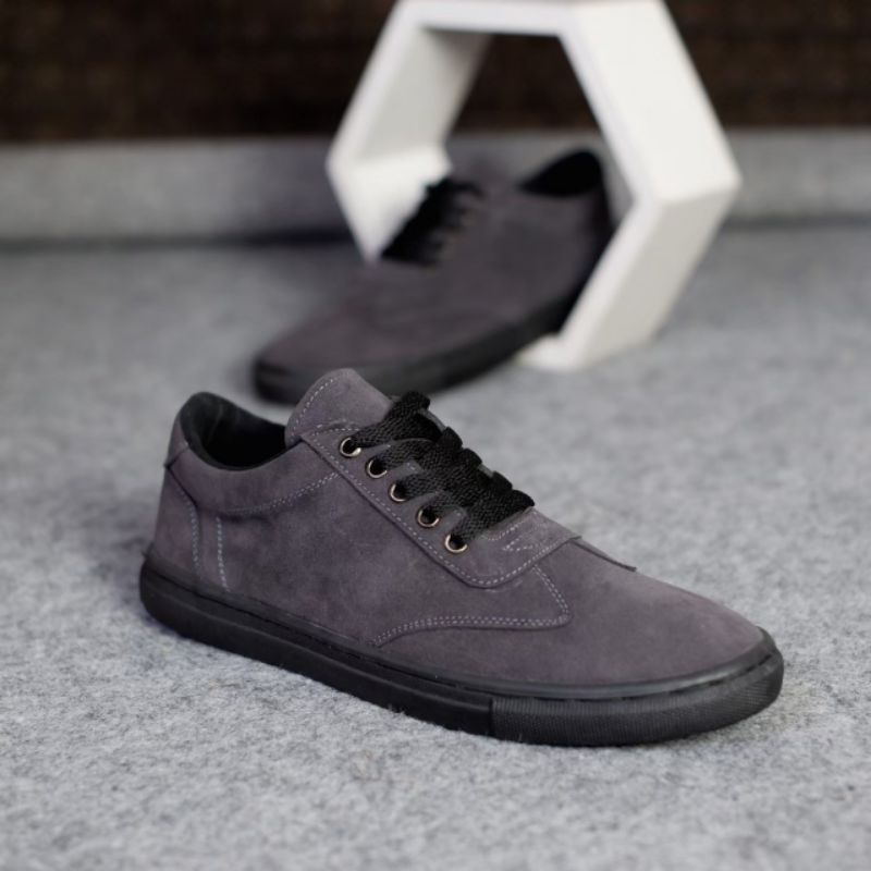 WOLF x STELLAR Sepatu Pria Sneakers Pria Trendi Kekinian Style Casual &amp; Modis Sneakers Hangout Fashionable Abu Grey