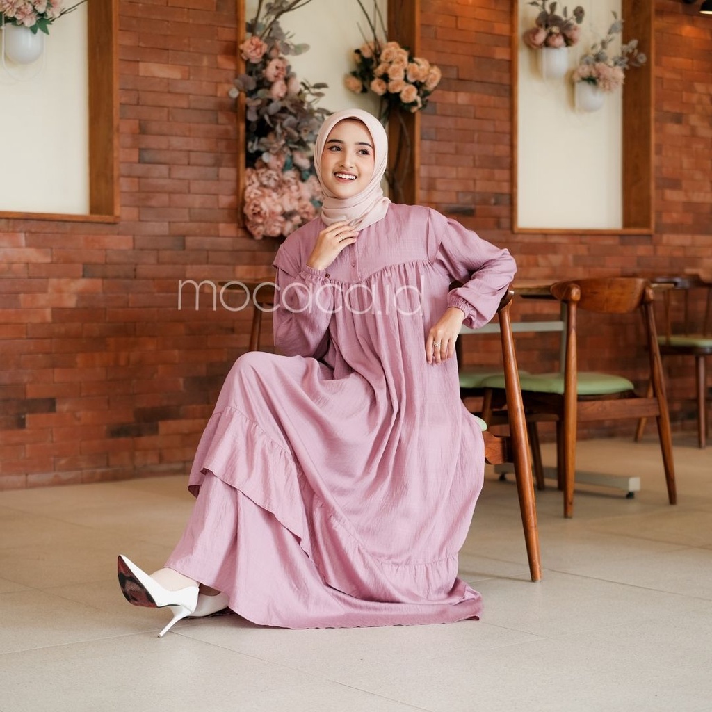 Gamis Lebaran Yumna Dress dari bahan Polo linen kancing busui friendly ada variasi remple di pundak dan rok saku lengan karet - baby pink rose