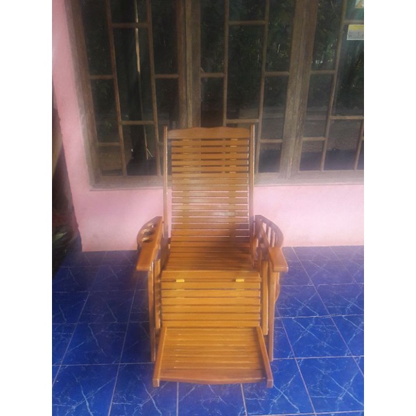 kursi goyang malas