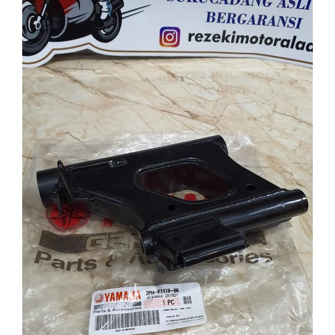 Bracket Engine arm mounting MIO M3 125 asli ori yamaha 2PH-F1410-00