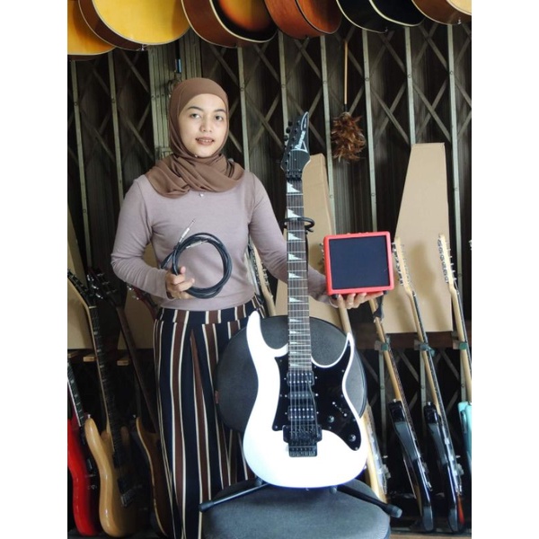 GITAR ELEKTRIK IBANEZ  PAKET AMPLI DAN KABEL