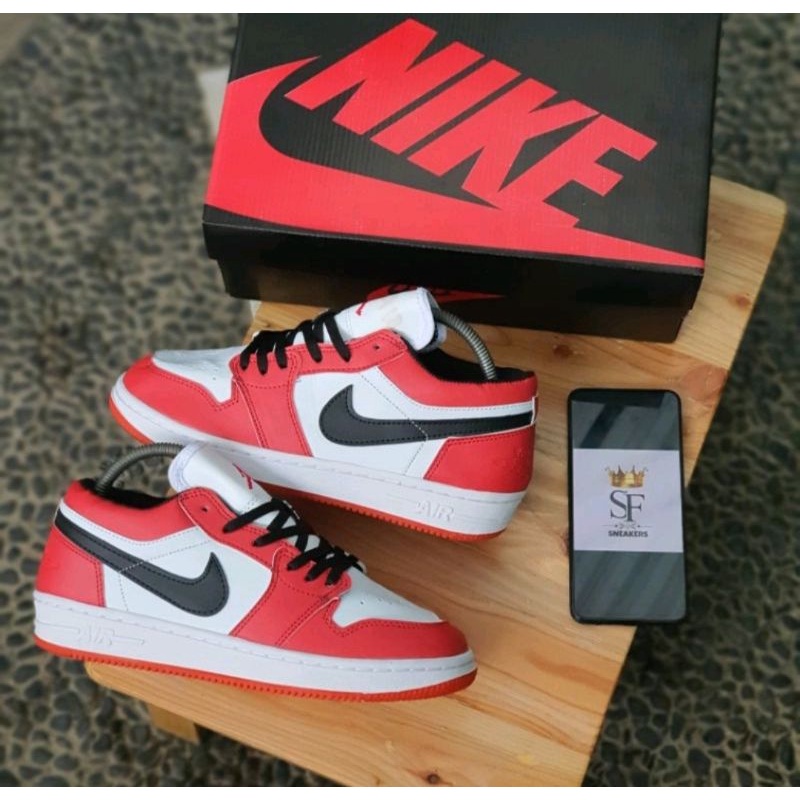 Sepatu Nike Air Jordan dengan box ORI (RIR)