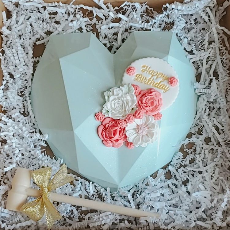 PINATA CAKE SILIKON / CAKE MOLD HEART PUTIH / CETAKAN BENTUK HATI