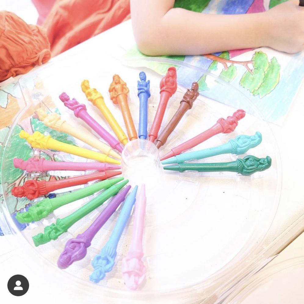 

DISNEY crayon set shape 3D isi 20 warna karakter lucu 81C02