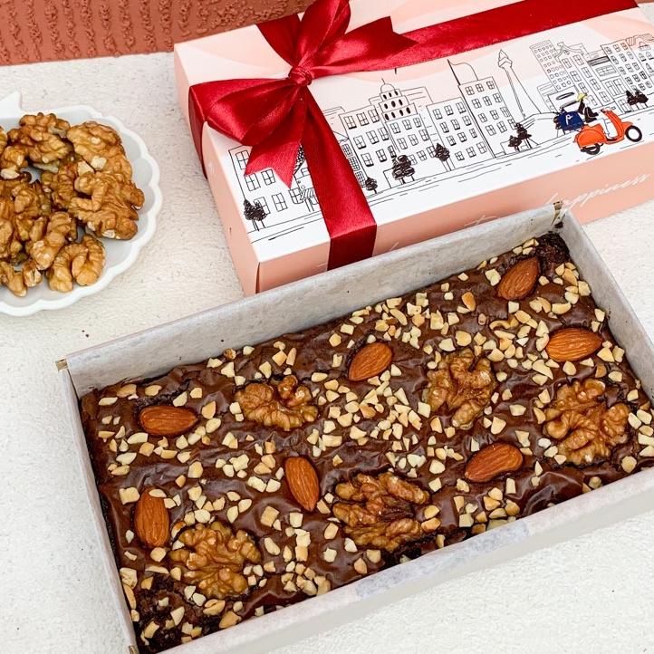 

Paling Laris Fudgy Brownies Jingga Patisserie / Hampers valentine Brownies / valentine gift/ kado valentine