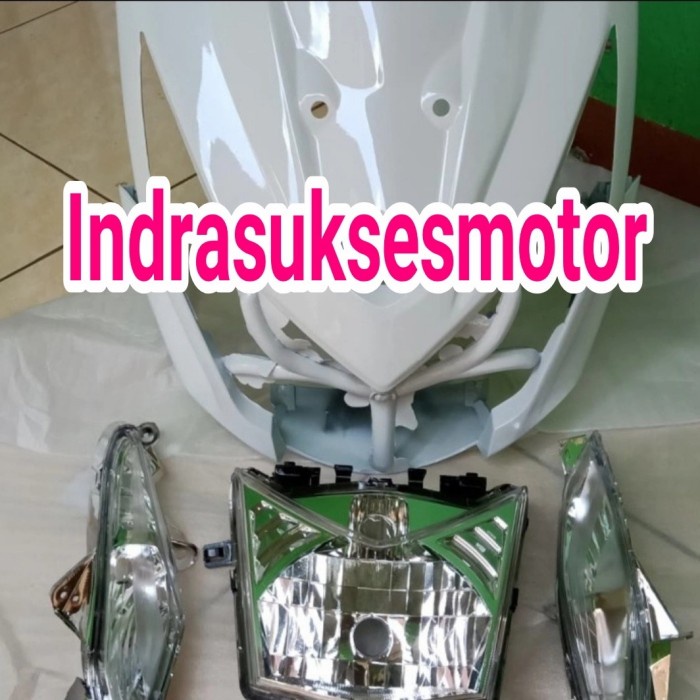 tameng dasi body depan berikut lampu motor honda beat f1