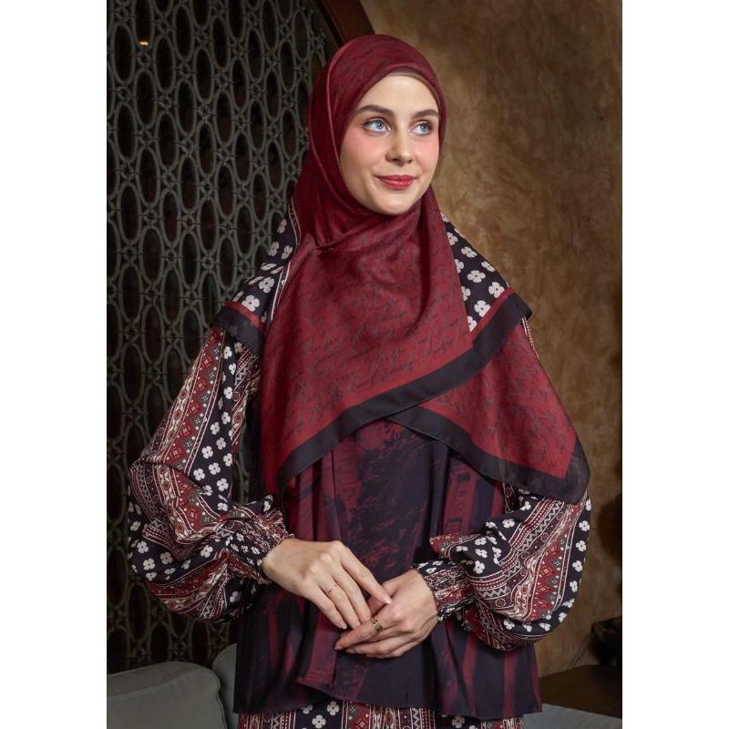 Mandjha Ivan Gunawan Hijab - Maroon Cherish