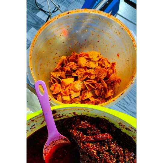 

Kripik Cepmek pedas daun jeruk kemasan 1kg