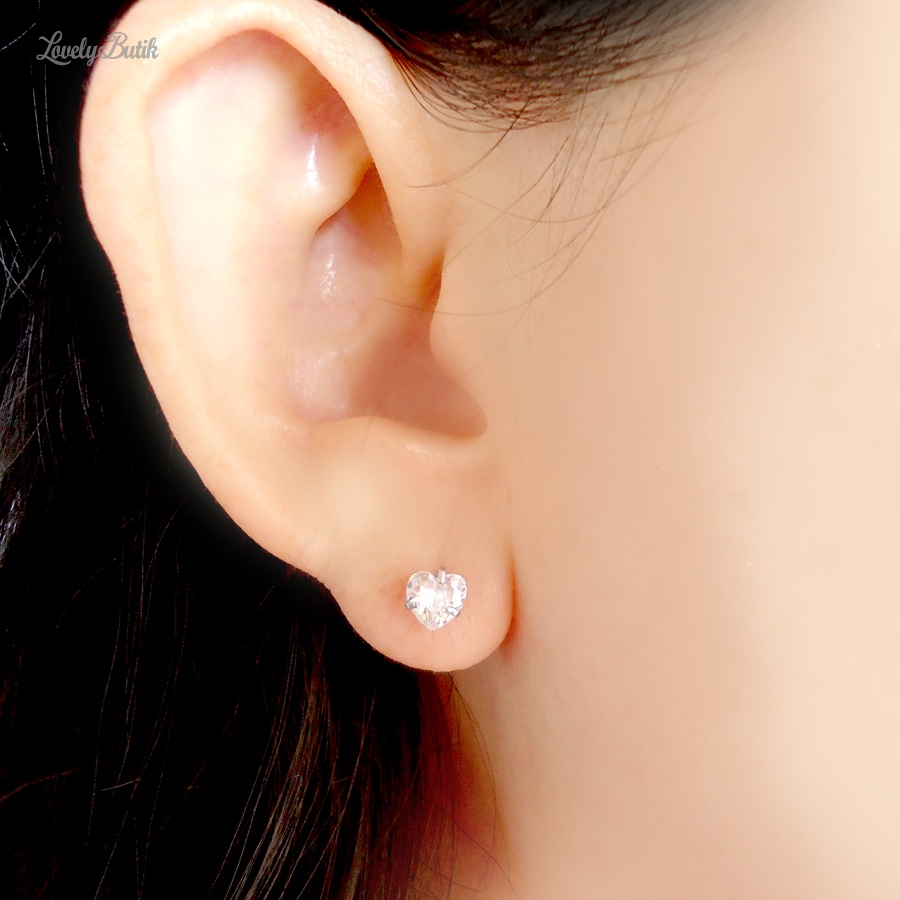 Anting Tindik Titanium Wanita Giwang Korea Model Kristal Hati - Lovelybutik