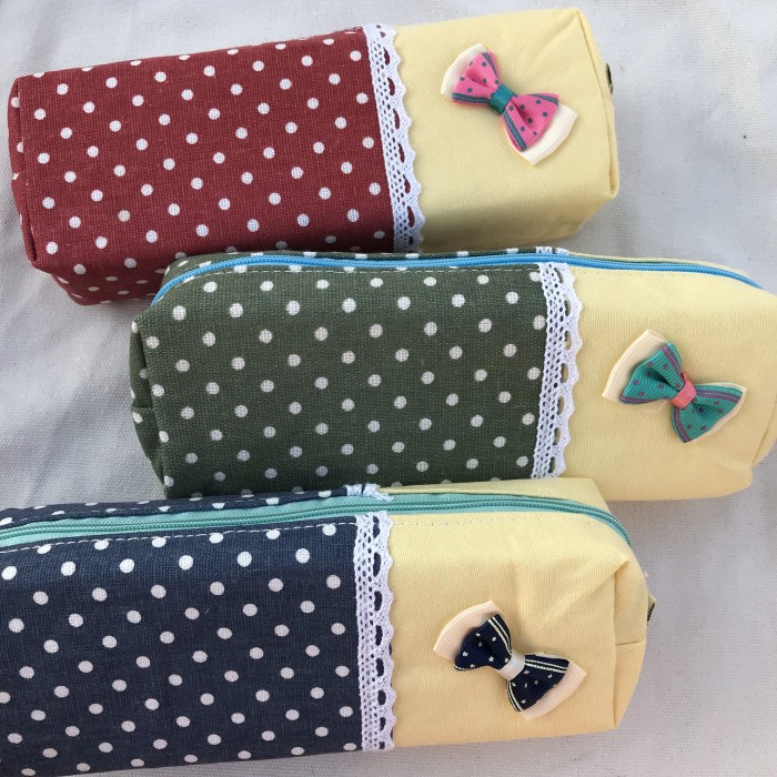 

Kotak pensil polkadot