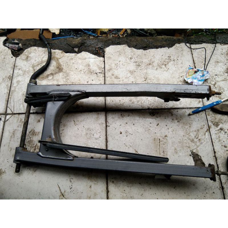 Swing Arm / sasis Yamaha Jupiter Z1 original seken