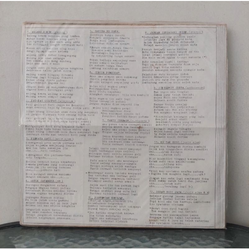 Vinyl Piringan Hitam 12 inch Titiek Sandhora-Walang Kekek