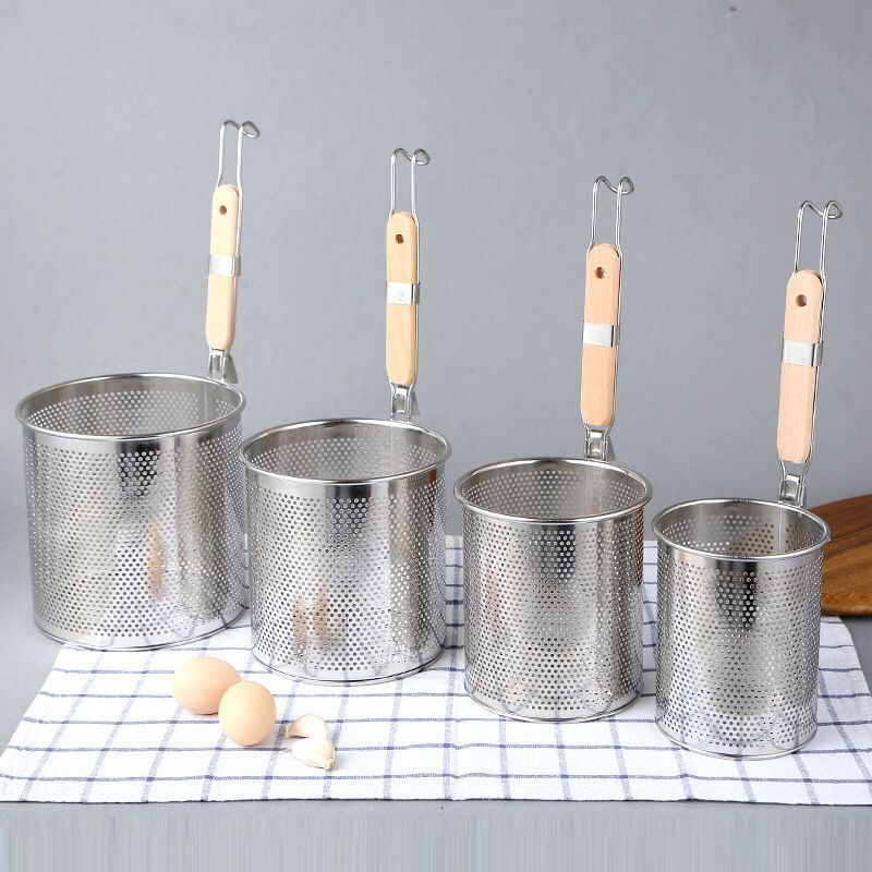 Saringan plat stainles steel 12 cm gagang kayu  / saringan mie ayam / saringan serbaguna