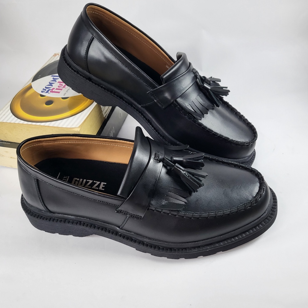Sepatu Slip On Loafers Casual Pria Kulit Sapi Asli Full Black Guzze Footwear Dc 05