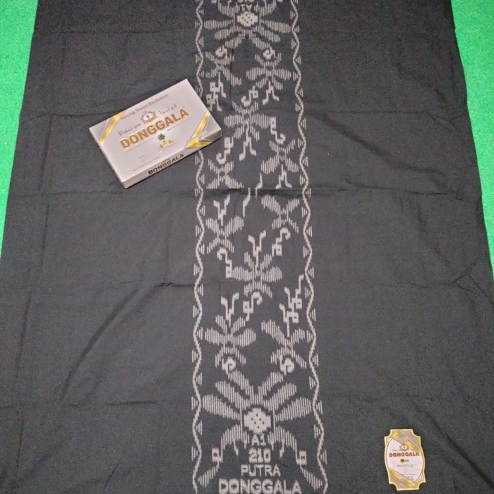 sarung Donggala hitam batik seragam