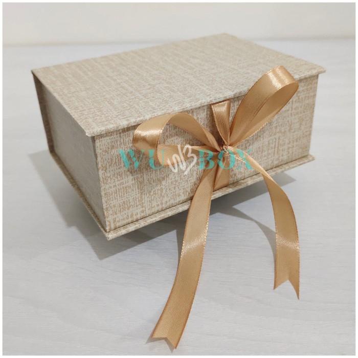 

Kotak Kado | Gift Box | Hard Box | Hampers | Kotak Hadiah Exclusive 081