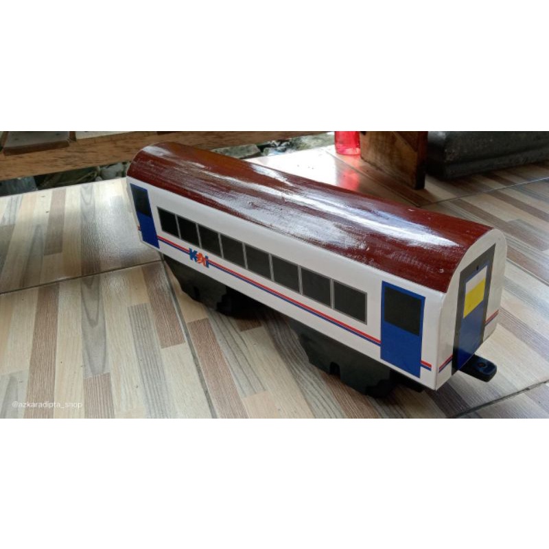 Gerbong kereta api kayu