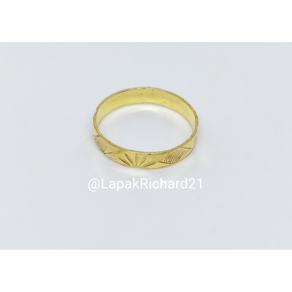 Cincin polos ukir emas muda