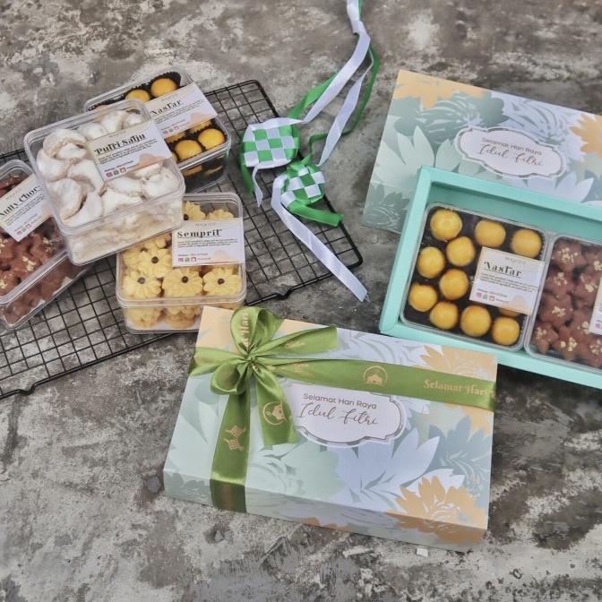 

DIJUAL READY SET HAMPERS PARCEL LEBARAN KUE KERING WIJSMAN PREMIUM TBK G6416BUJN