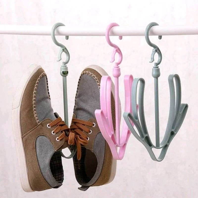 gantungan tempat sepatu
